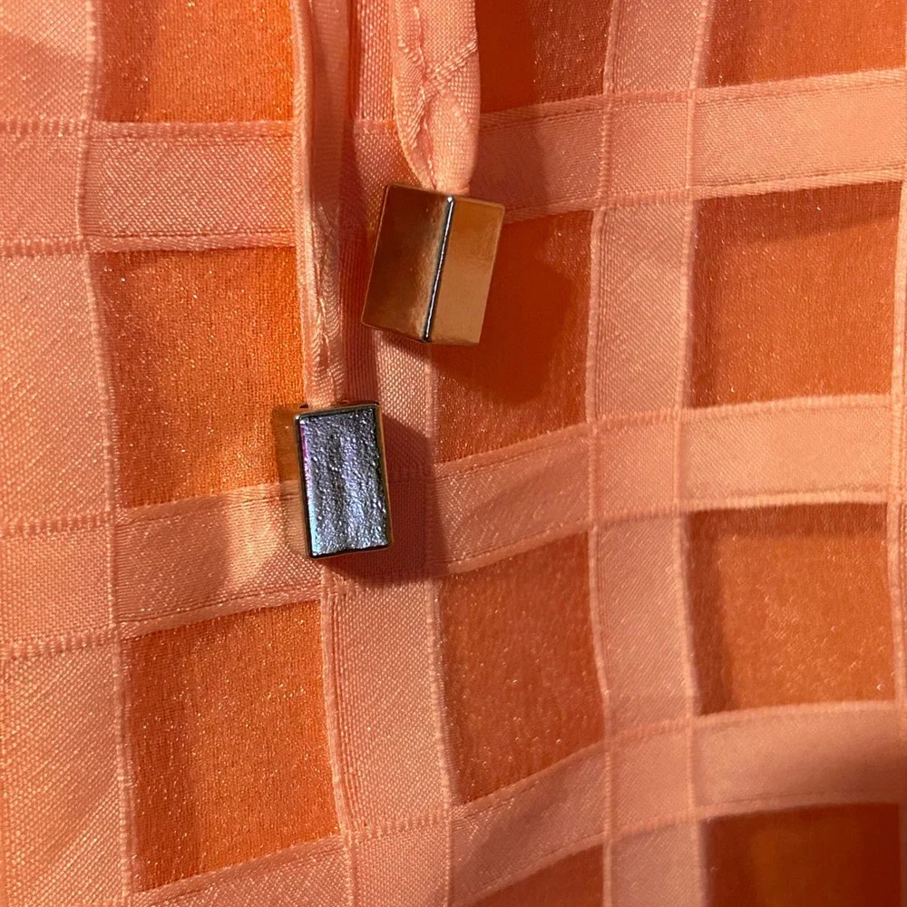 🛑 SOLD~Coral Top - Picture 4 of 6